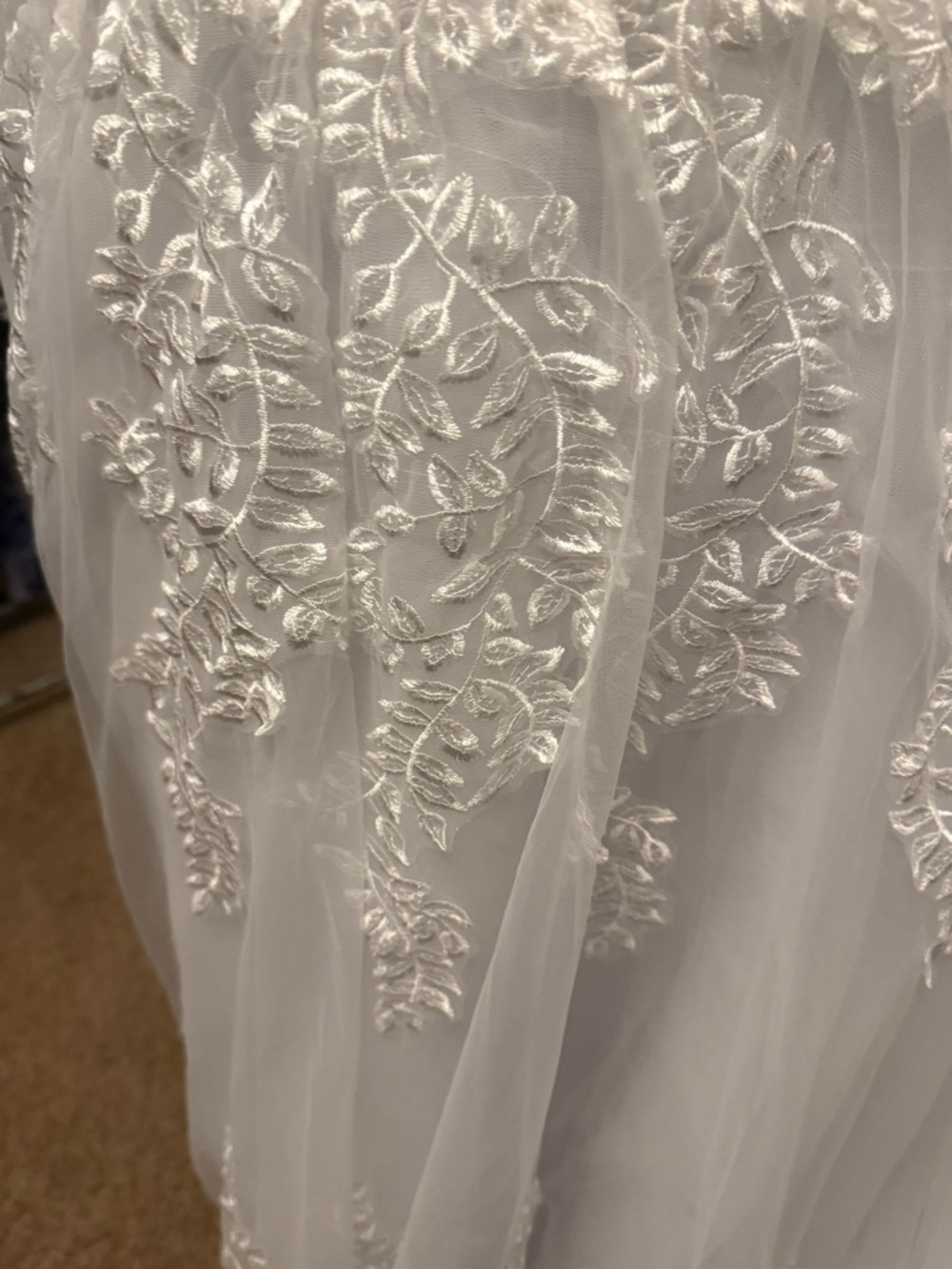 Source Unknown White Lace Wedding Dress with Tulle Train - Picture 2 of 11